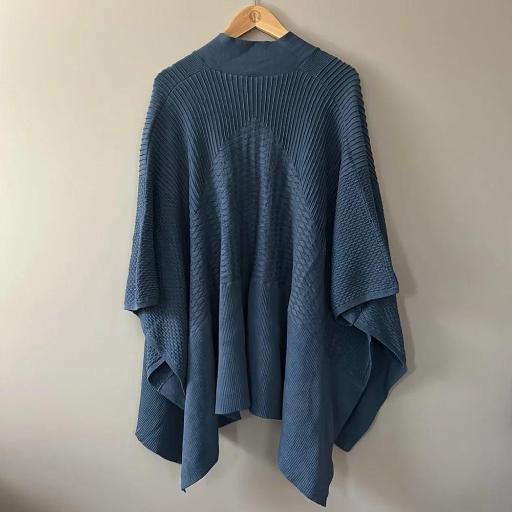 Lululemon Wrap O/S‎ Gorgeous Blue